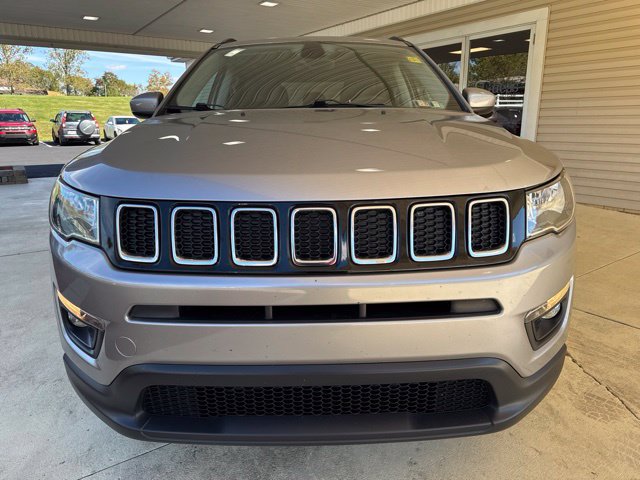Used 2018 Jeep Compass Latitude w/ Cold Weather Group AWD/4WD image 11
