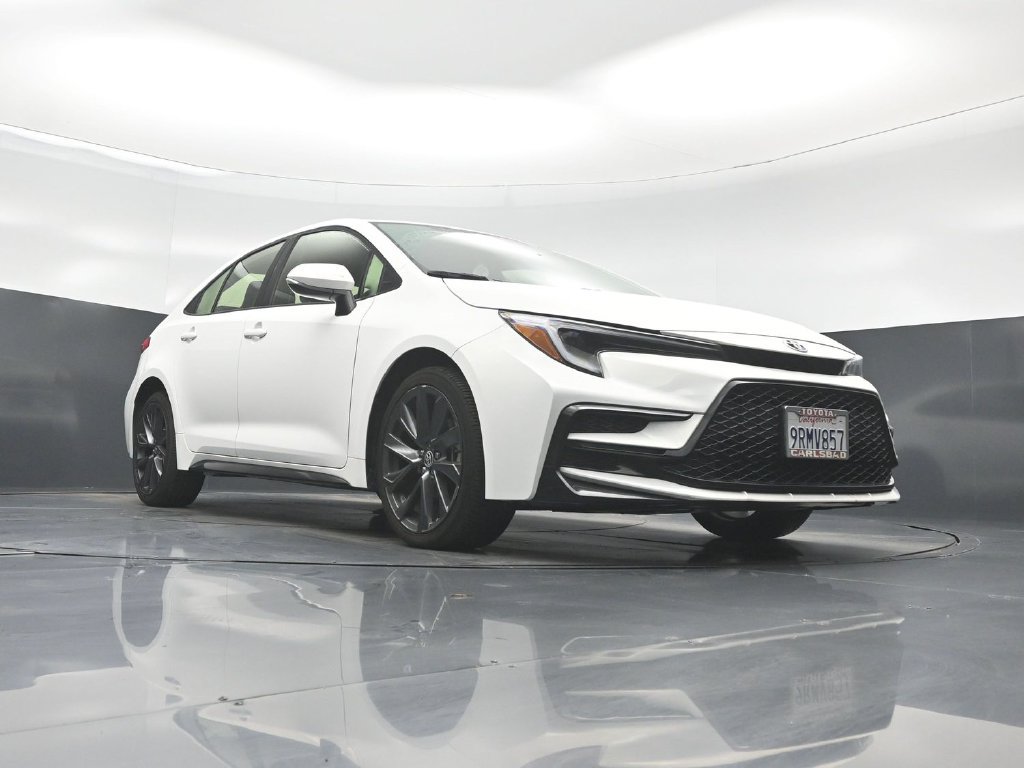 Used 2025 Toyota Corolla SE w/ SE Premium Package FWD image 45