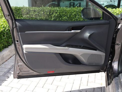 Used 2023 Toyota Camry SE w/ Convenience Package FWD image 10