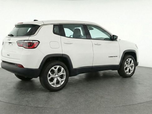 Used 2025 Jeep Compass Latitude AWD/4WD image 9