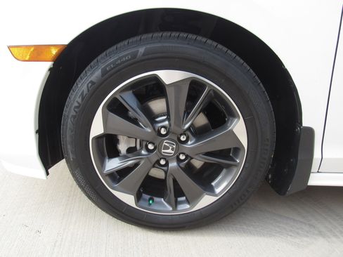 Used 2023 Honda Odyssey Elite image 4