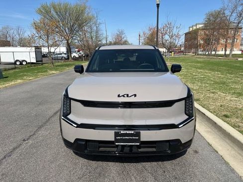 Certified 2026 Kia EV9 Land w/ Nightfall Edition Package AWD/4WD image 4