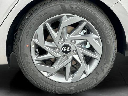 Used 2026 Hyundai Elantra Hybrid FWD image 27