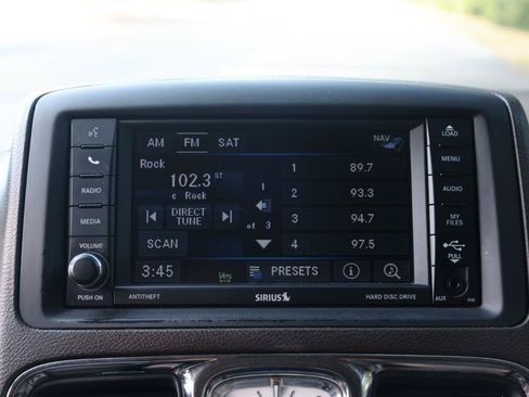 Used 2014 Chrysler Town & Country Touring FWD image 10