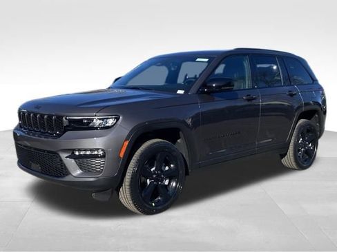 New 2025 Jeep Grand Cherokee Altitude image 3