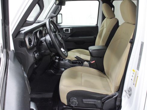 Used 2018 Jeep Wrangler Unlimited Sahara w/ Cold Weather Group AWD/4WD image 2