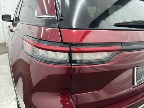 Used 2023 Jeep Grand Cherokee Limited image 28