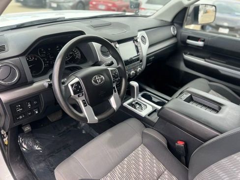 Used 2021 Toyota Tundra SR5 w/ SR5 Upgrade Package AWD/4WD image 18
