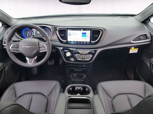 New 2027 Chrysler Pacifica Select w/ Family Tech Group AWD/4WD image 10