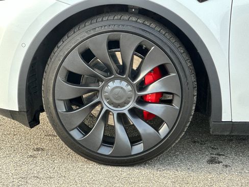 Used 2022 Tesla Model Y Performance image 25