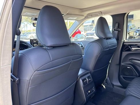 New 2026 Mitsubishi Outlander SEL image 12