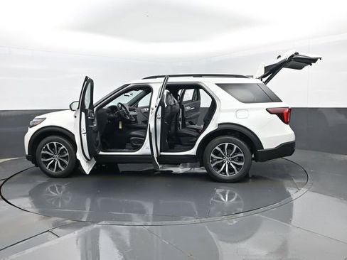 New 2026 Ford Explorer ST-Line image 33