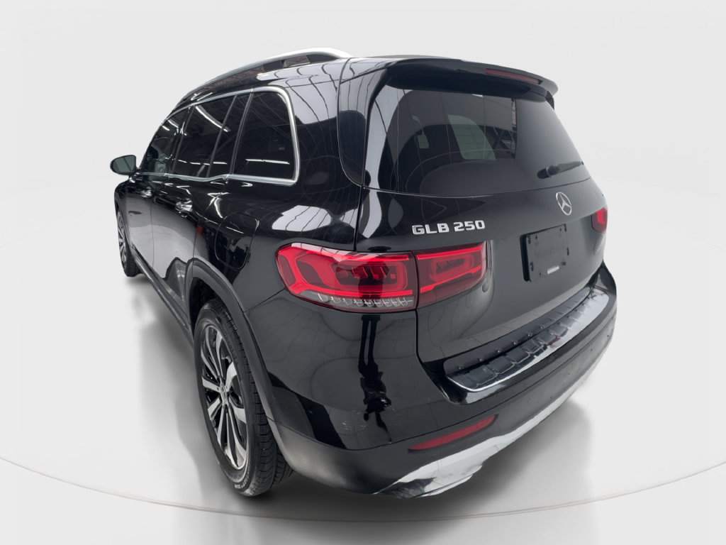 Used 2022 Mercedes-Benz GLB 250 4MATIC w/ Premium Package Lite image 11
