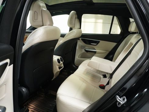 Used 2024 Mercedes-Benz GLC 300 4MATIC image 15