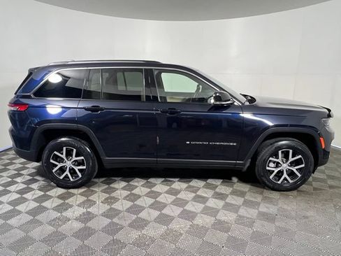 Used 2023 Jeep Grand Cherokee Limited w/ Luxury Tech Group II AWD/4WD image 9