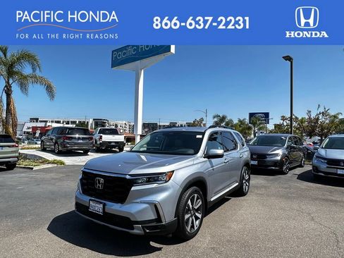 Used 2023 Honda Pilot Touring image 1