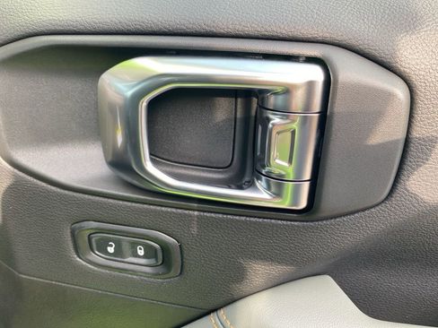 New 2025 Jeep Gladiator Mojave image 16