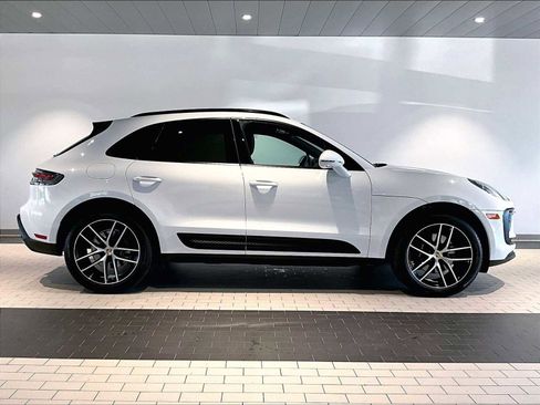Used 2025 Porsche Macan image 11