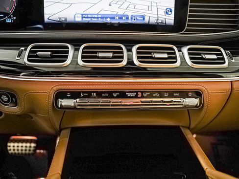 Certified 2024 Mercedes-Benz GLS 450 4MATIC image 26