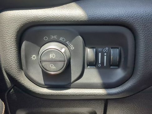 Used 2023 RAM 1500 Laramie RWD image 30