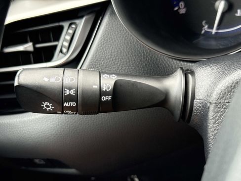 Used 2021 Toyota C-HR Limited image 9