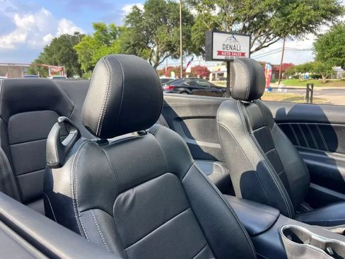Used 2022 Ford Mustang Premium RWD image 8