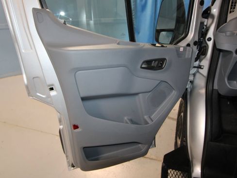 Used 2019 Ford Transit 350 XL RWD image 5