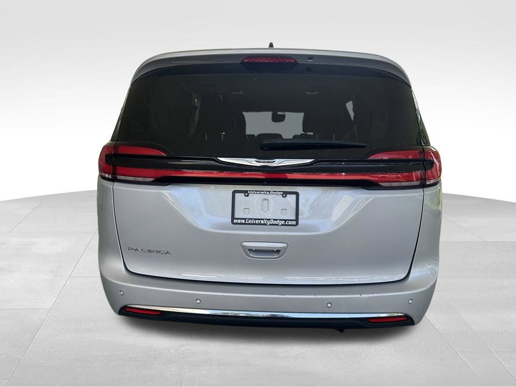 Used 2024 Chrysler Pacifica Touring-L FWD image 28