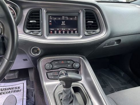 Used 2018 Dodge Challenger SXT image 29
