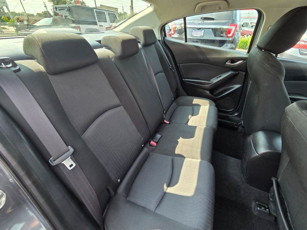 Used 2015 MAZDA MAZDA3 i Sport FWD image 17