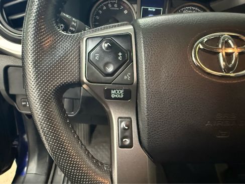 Used 2022 Toyota Tacoma SR5 AWD/4WD image 17