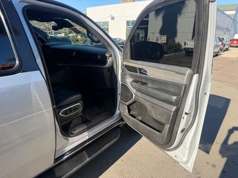 Used 2022 Jeep Wagoneer Series II RWD image 15