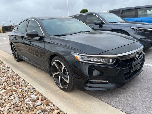 Used 2018 Honda Accord Sport image 2