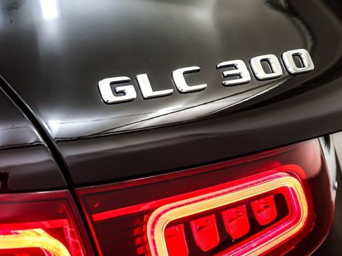 Used 2022 Mercedes-Benz GLC 300 image 9