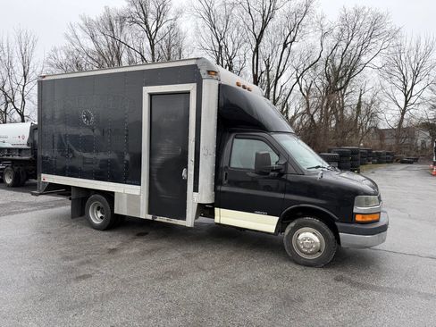Used 2012 Chevrolet Express 4500 4500 2dr Commercial/Cutaway/Ch image 2