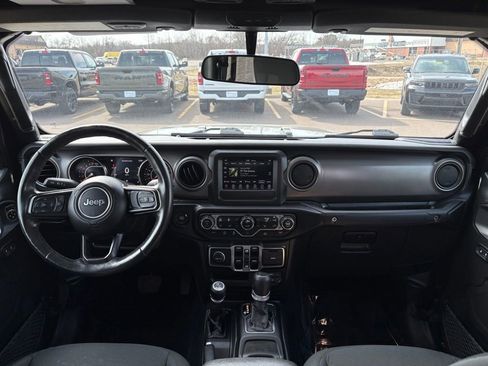 Used 2022 Jeep Gladiator Sport AWD/4WD image 16