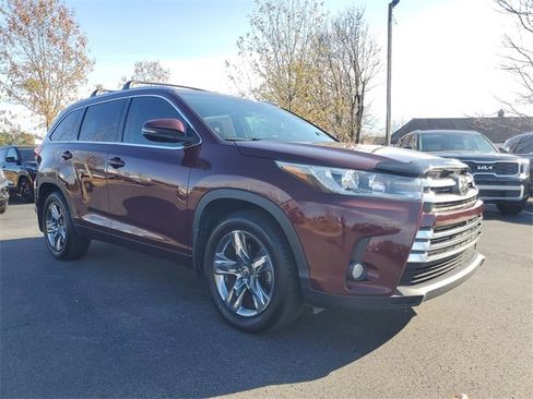 Used 2018 Toyota Highlander Limited Platinum image 3