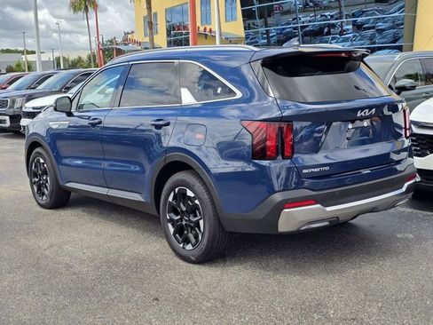 Used 2025 Kia Sorento S w/ Panoramic Sunroof Package image 3