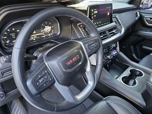Used 2023 GMC Yukon XL SLT w/ SLT Luxury Package image 17