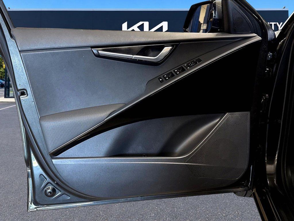 Certified 2023 Kia Niro Wind w/ Wind Preserve Package FWD image 26