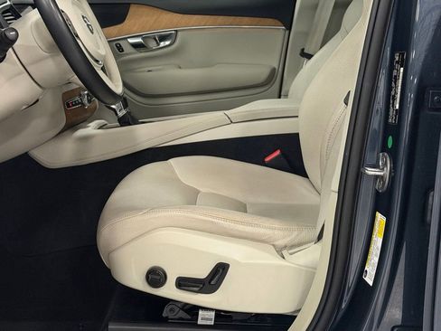 Used 2022 Volvo XC90 T6 Momentum w/ Advanced Package AWD/4WD image 12