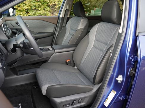 Certified 2023 Nissan Rogue SV image 28