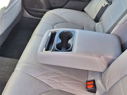 Used 2019 Toyota Avalon Limited image 13