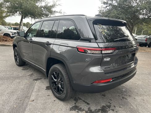 New 2025 Jeep Grand Cherokee Altitude image 5