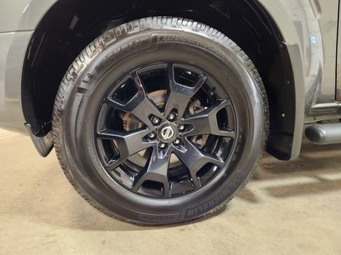 Used 2020 Nissan Frontier SV w/ Midnight Edition Floor Mats image 10