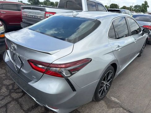 Used 2021 Toyota Camry SE FWD image 4