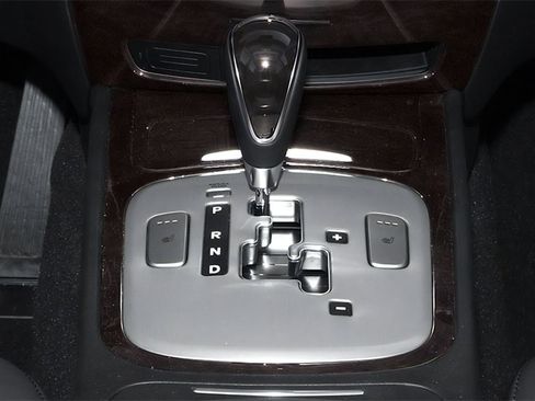 Used 2013 Hyundai Genesis 3.8 w/ Technology Pkg RWD image 8