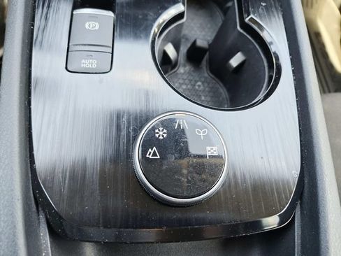Used 2023 Nissan Rogue S AWD/4WD image 25