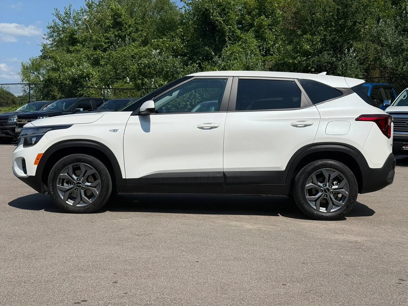 Used 2024 Kia Seltos LX AWD/4WD image 2