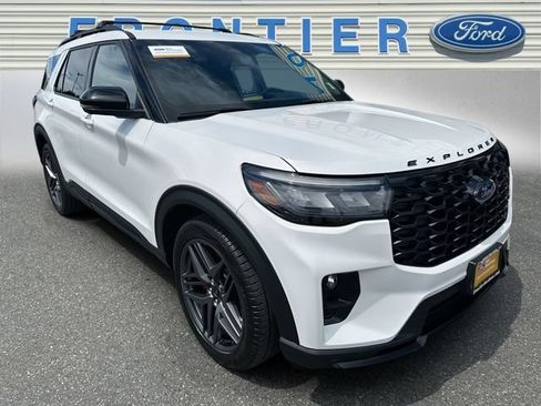 Certified 2025 Ford Explorer ST AWD/4WD image 8
